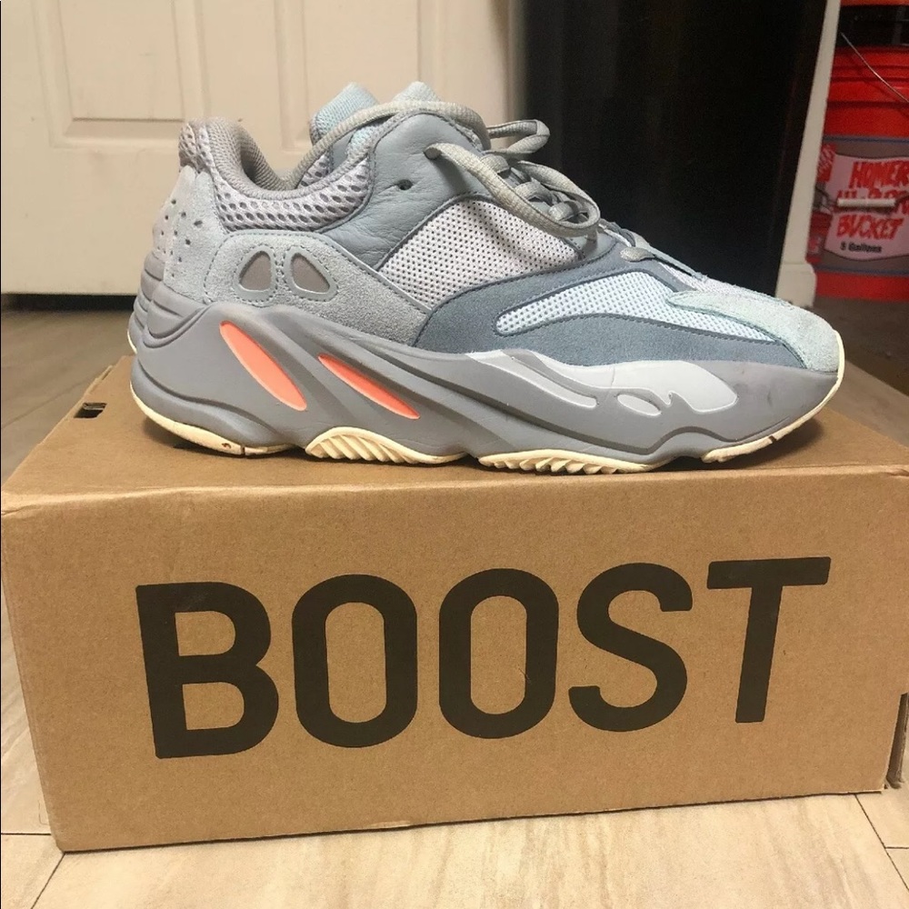 Authentic yeezy tennis shoes